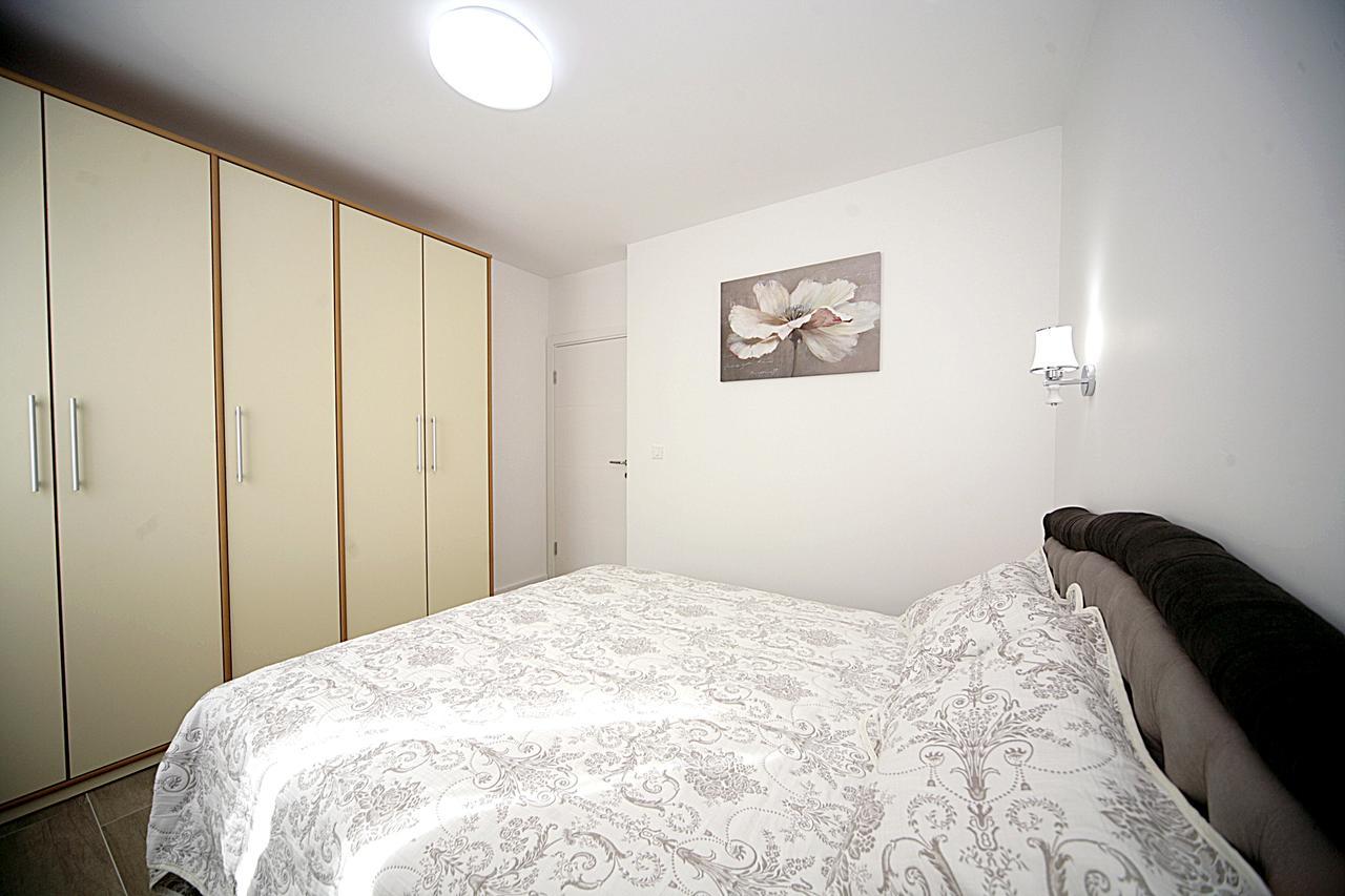 Sea Star Apartment Dobra Voda Exterior photo