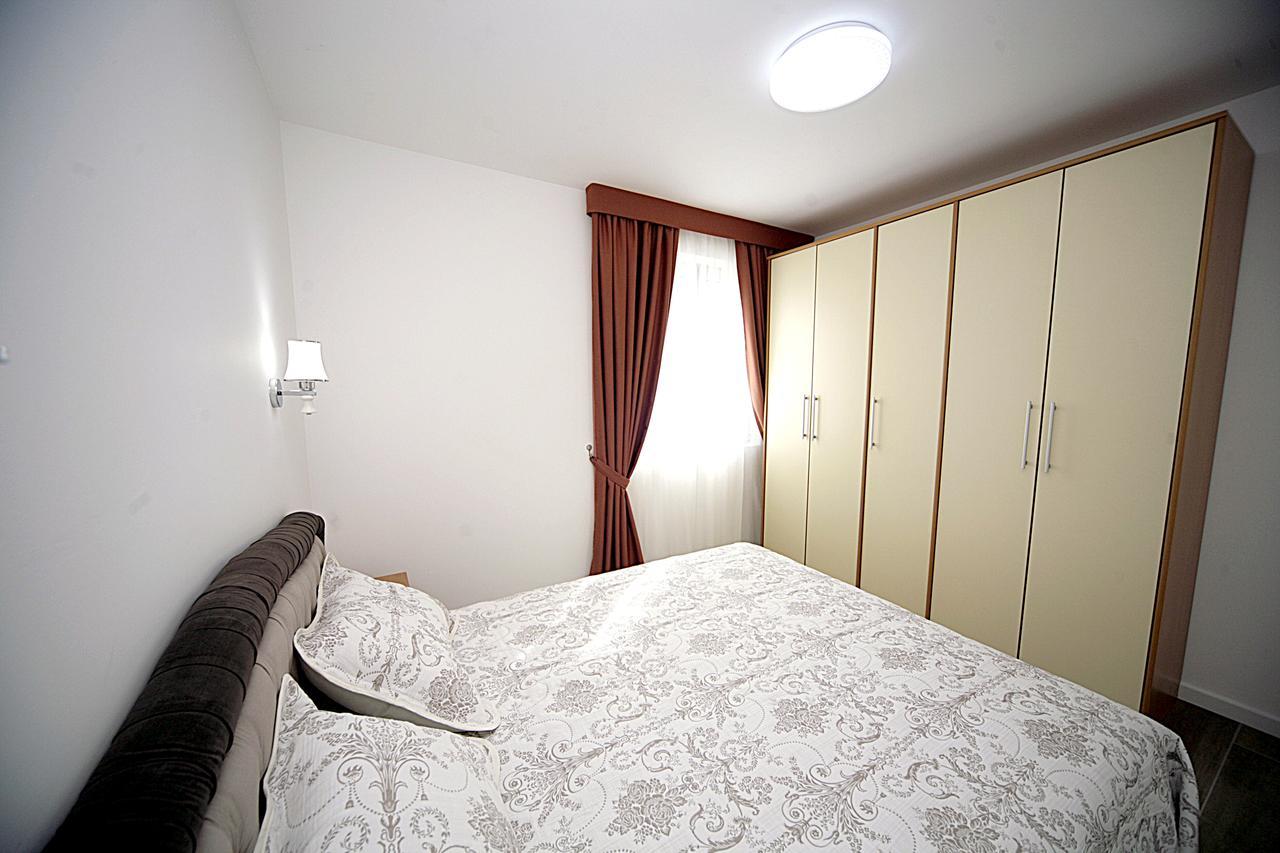 Sea Star Apartment Dobra Voda Exterior photo