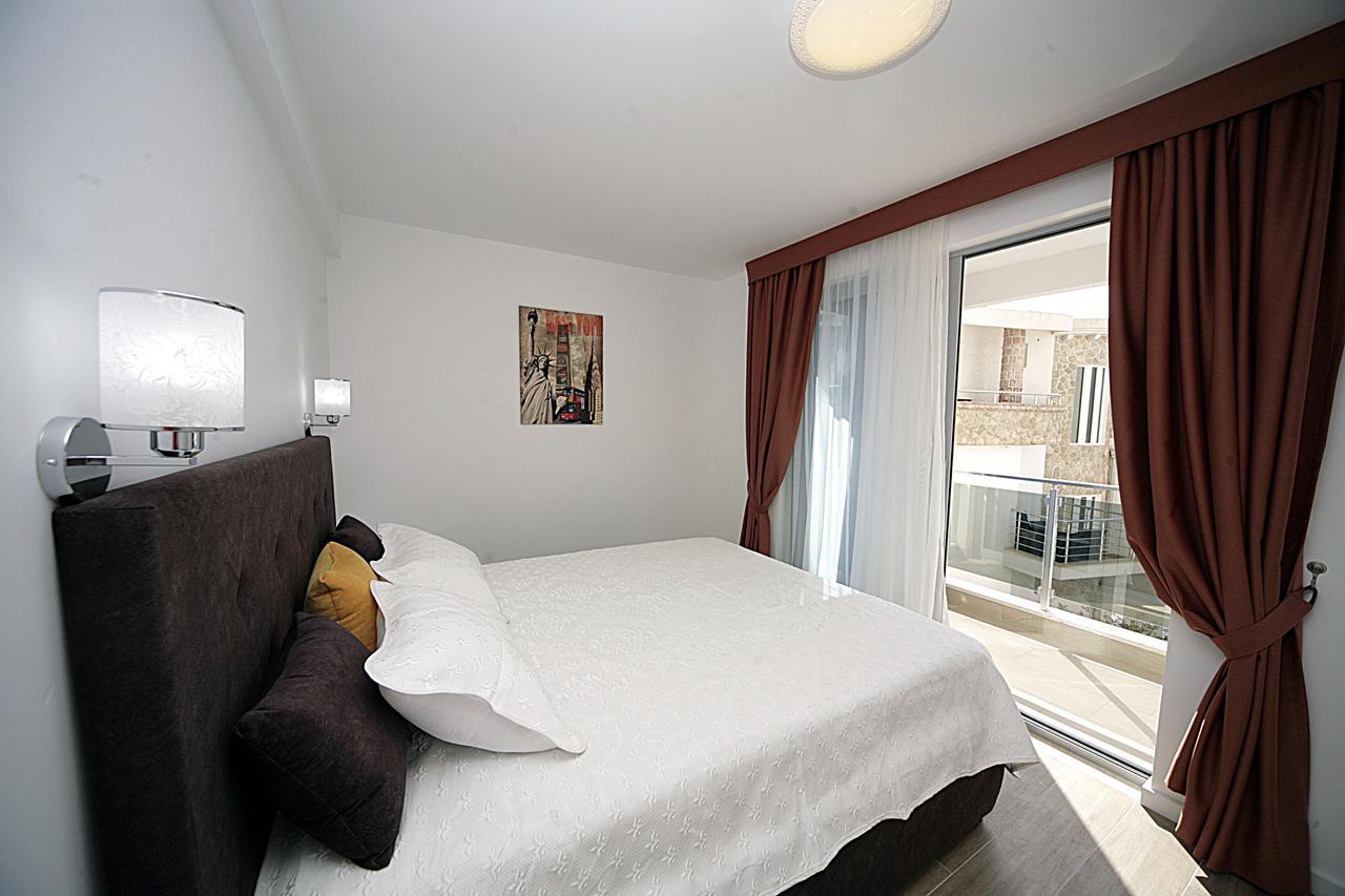 Sea Star Apartment Dobra Voda Exterior photo