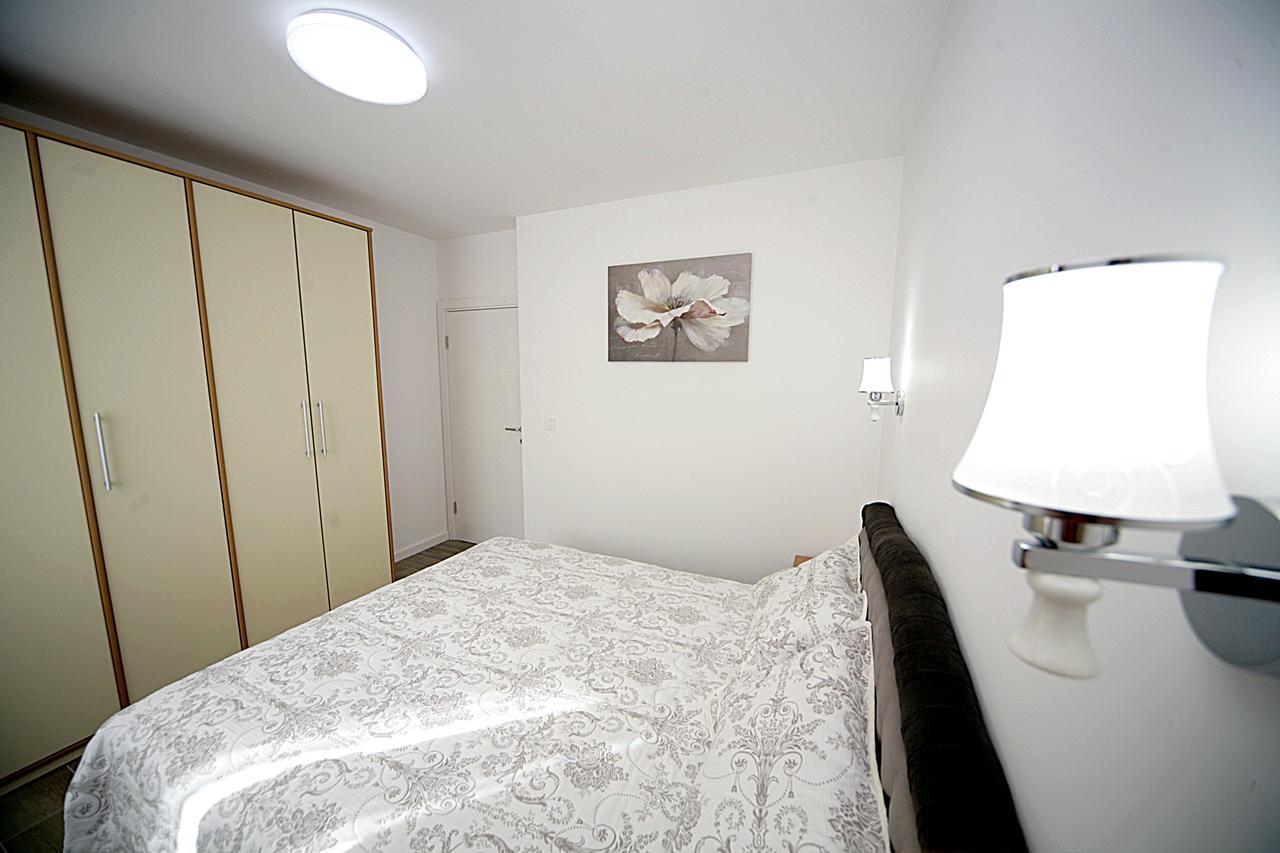 Sea Star Apartment Dobra Voda Exterior photo